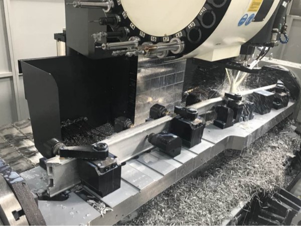 企業想購買鋁型材加工中心，三軸、四軸、五軸選擇哪個好？