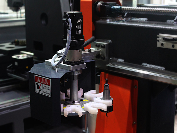 如何正確保養鋁型材加工中心