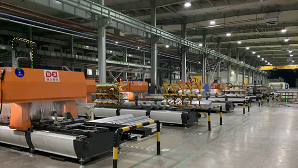 軌道交通行業公司使用德力數控型材加工中心提高效率