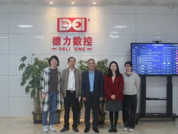 熱烈歡迎白云區科工商信局蘇新德副局長、民科園洪主任蒞臨德力數控指導調研
