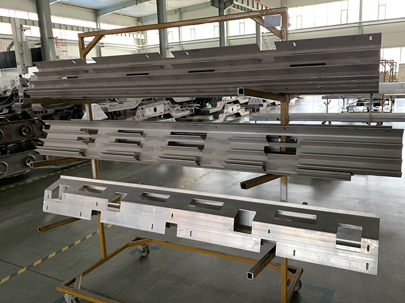 軌道交通行業公司使用德力數控型材加工中心