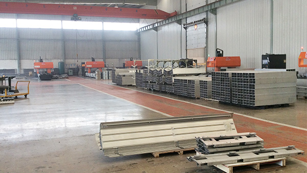 軌道交通行業公司使用德力數控型材加工中心