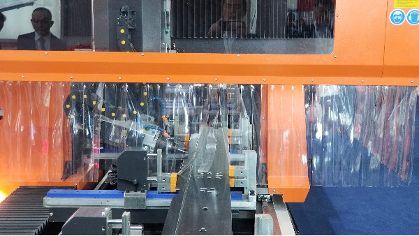 分析鋁型材加工中心會出現撞刀的原因