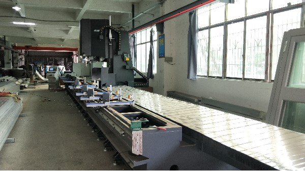 鋁型材加工中心的應用越來越廣泛