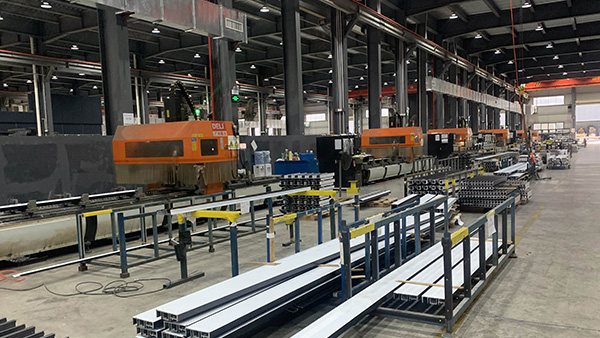 惠州鋁幕墻生產公司采購德力PC3軸系列型材加工中心