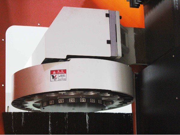 鋁型材加工中心的換刀刀庫結構和特點