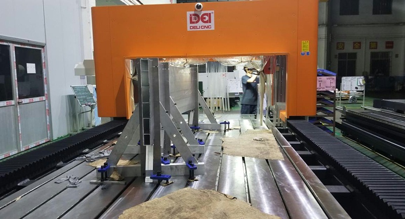 德力數控五軸加工中心